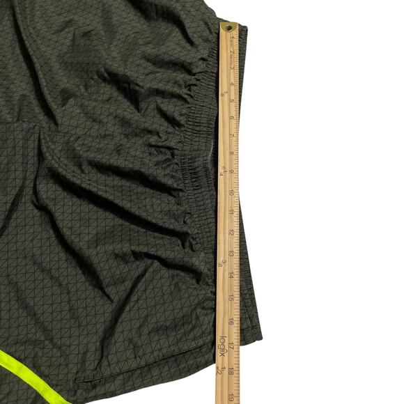 Under Armour Mens Athletic Shorts Size XL Heat Gear Fitted Lined Green Pockets - Picture 9 of 13